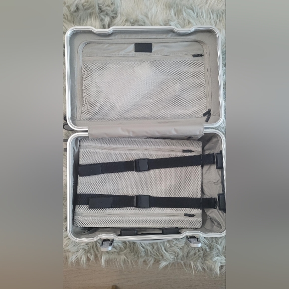 💐SOLD💐Monos Hybrid Carry-on Plus in Silver - Picture 3 of 11